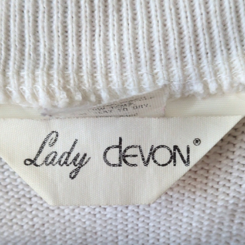 White Cable Knit Cardigan with V-Neck - Picture 2 of 5